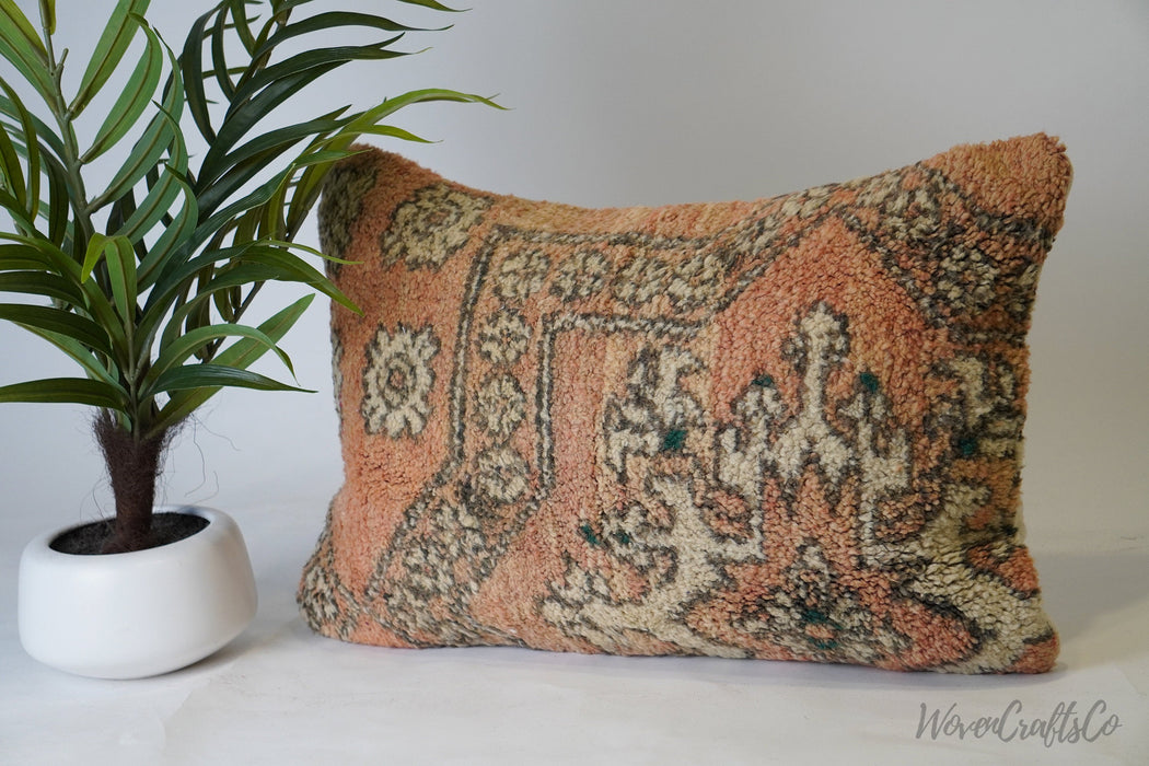 Moroccan kilim Pillow, Boujaad Pillow, Bohemian Pillow, decorative Pillow - Handcrafted from Moroccan wool rug