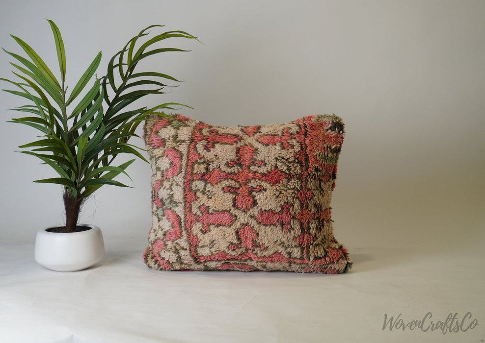 Adorable kilim pillow, Moroccan Pillow, Boujaad Pillow, Bohemian Pillow, decorative Pillow - Handcrafted from vintage Moroccan wool rug