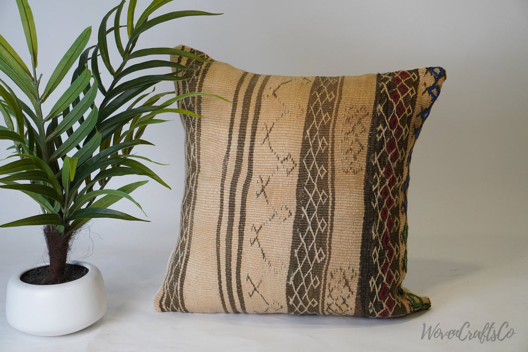 Boho kilim pillow, Moroccan Pillow, Boujaad Pillow, Bohemian Pillow, decorative Pillow - Handcrafted from vintage Moroccan wool rug