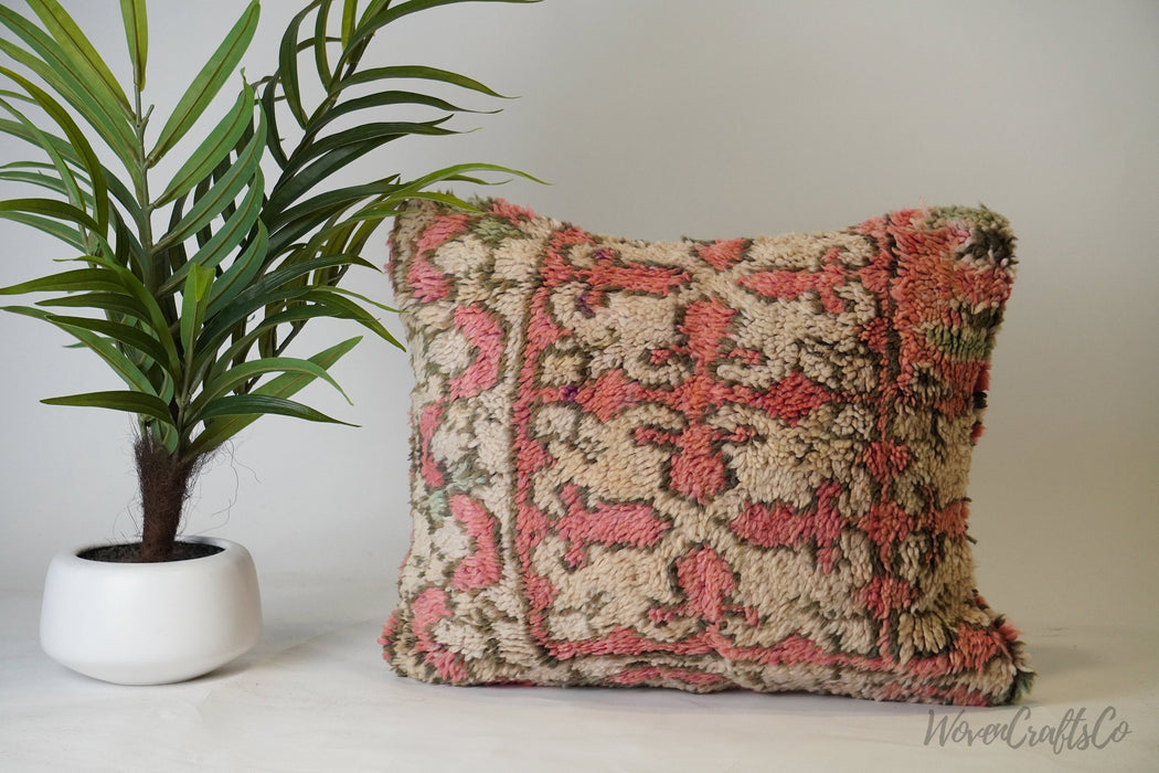 Adorable kilim pillow, Moroccan Pillow, Boujaad Pillow, Bohemian Pillow, decorative Pillow - Handcrafted from vintage Moroccan wool rug