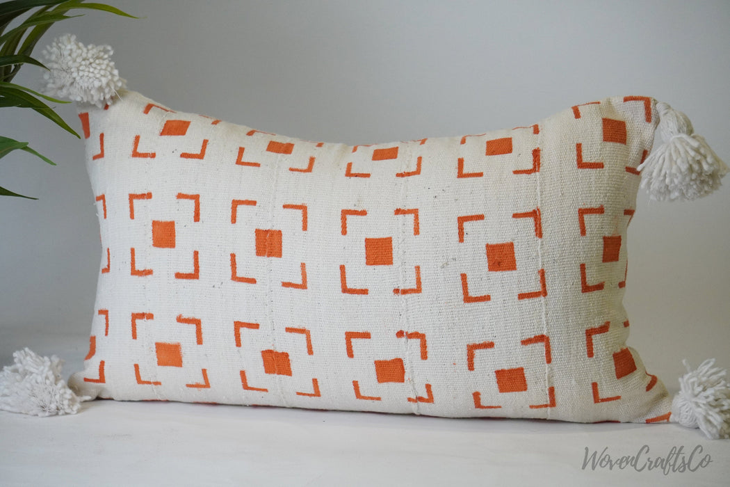 Elegant Bohemian pillow, kilim Pillow, Boujaad Pillow, decorative Pillow - Handcrafted from vintage Moroccan wool rug