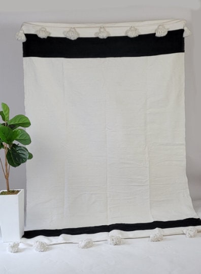 White Pom Pom Cozy blanket - bedroom cover blanket
